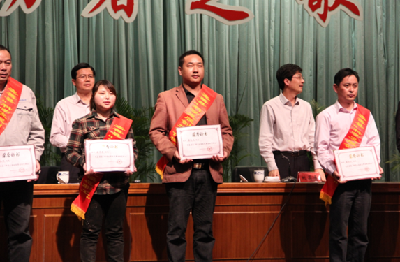 Deputy director of the workshop and nylon dyeing of member